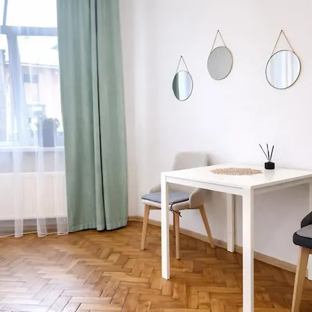 джерельна 25, в центрі з двома ізольованими спальнями Apartmán Lvov