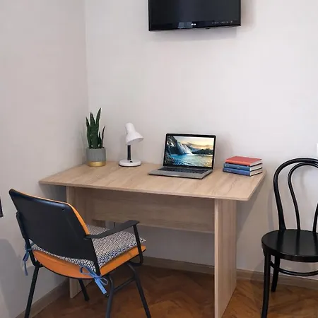 джерельна 25, в центрі з двома ізольованими спальнями Apartmán *