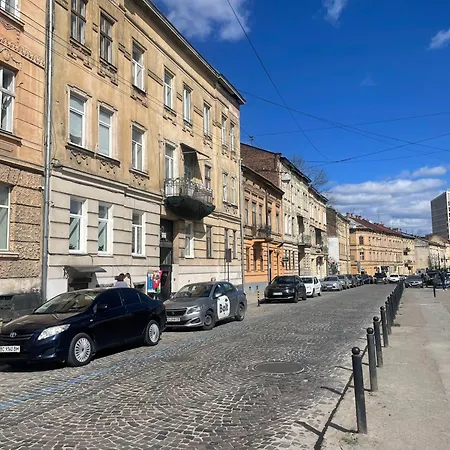 джерельна 25, в центрі з двома ізольованими спальнями إلفيف