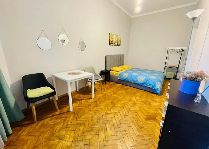 джерельна 25, в центрі з двома ізольованими спальнями