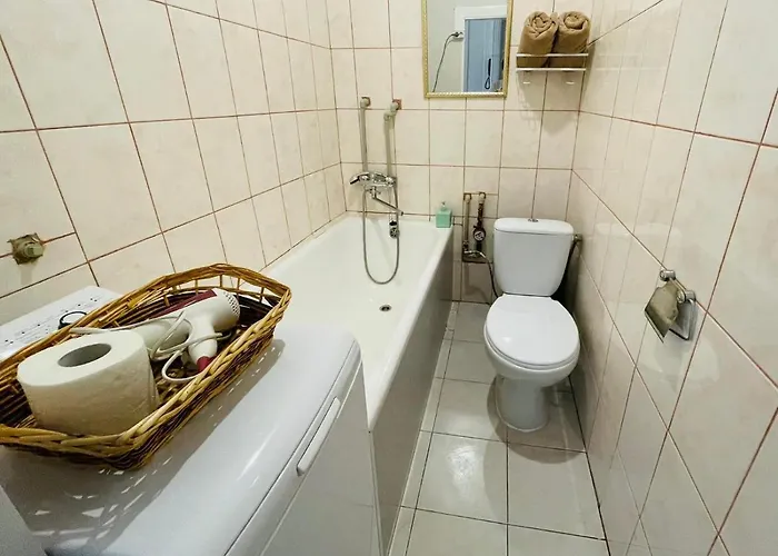 джерельна 25, в центрі з двома ізольованими спальнями إلفيف