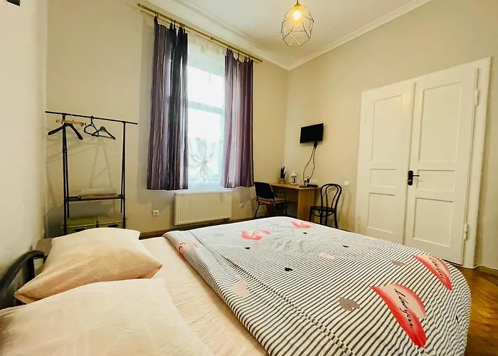 شقة джерельна 25, в центрі з двома ізольованими спальнями *