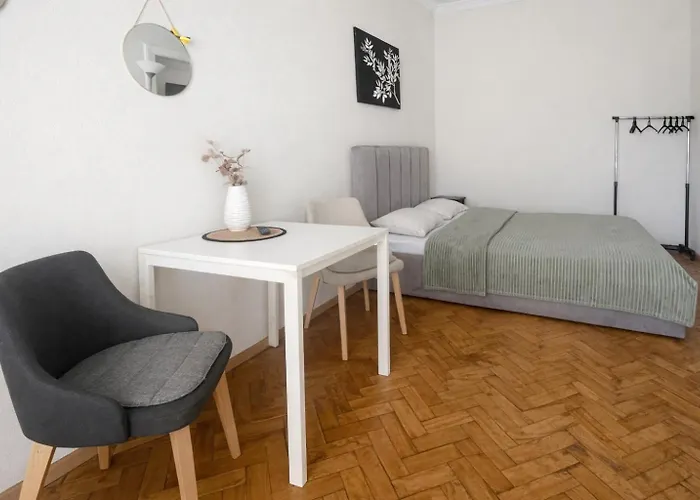 джерельна 25, в центрі з двома ізольованими спальнями Apartmán