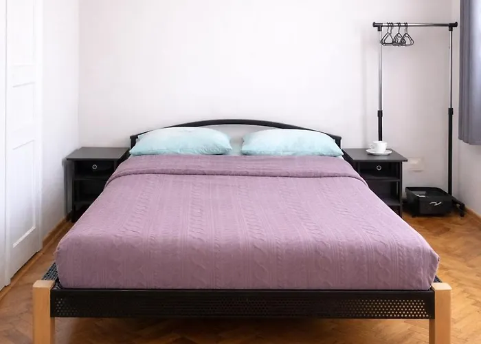 джерельна 25, в центрі з двома ізольованими спальнями Apartmán