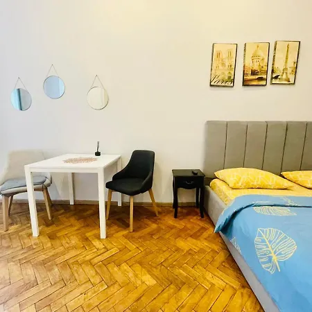 джерельна 25, в центрі з двома ізольованими спальнями Apartment *